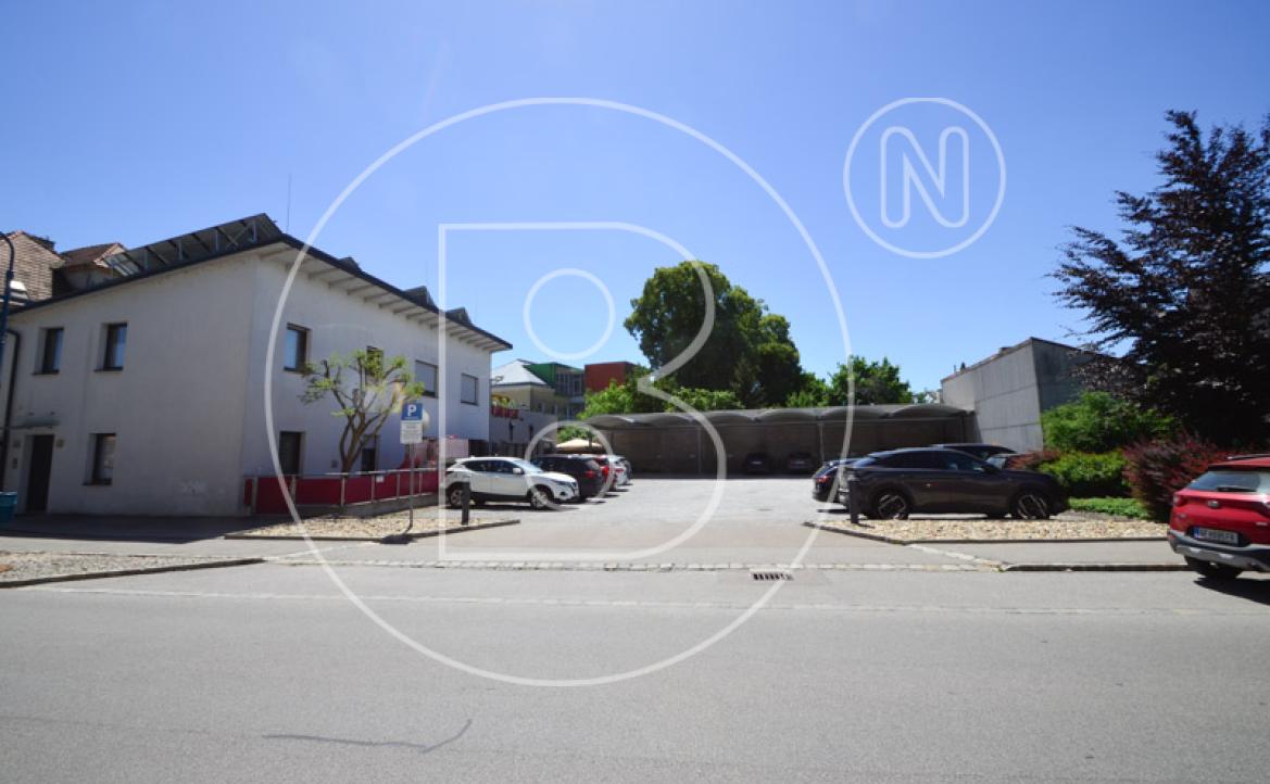 <p>Anlegerobjekt - Mehrfamilienhaus mit zahlreichen Parkplätzen in Bestlage!</p> - 2