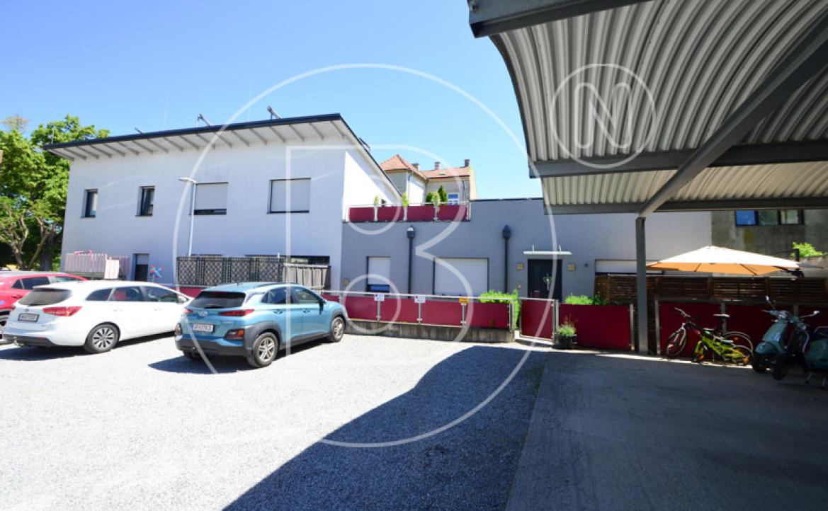 <p>Anlegerobjekt - Mehrfamilienhaus mit zahlreichen Parkplätzen in Bestlage!</p> - 4