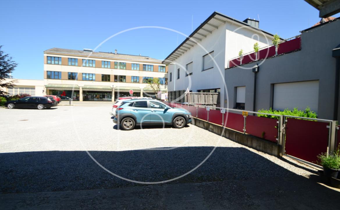 <p>Anlegerobjekt - Mehrfamilienhaus mit zahlreichen Parkplätzen in Bestlage!</p> - 6