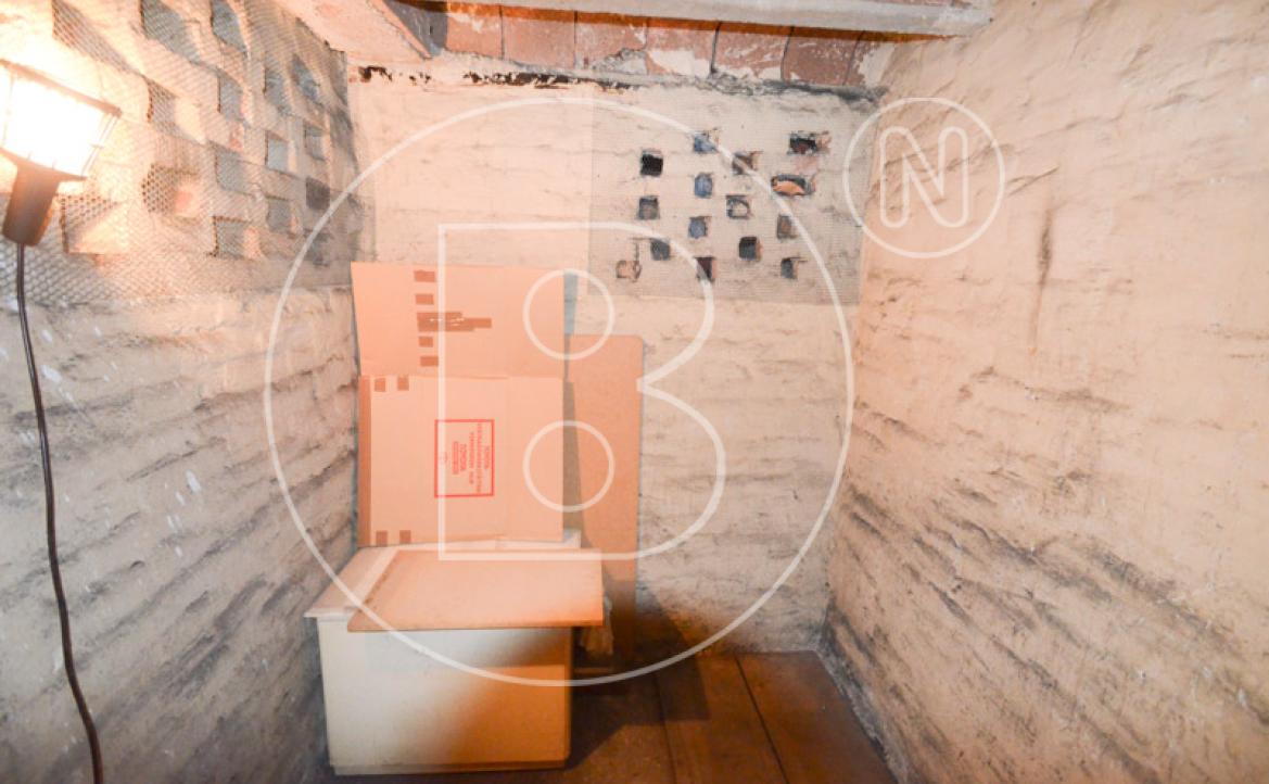<p>Renovierungsbedürftige 3-Zimmer-Erdgeschossswohnung in guter Lage!</p> - 25