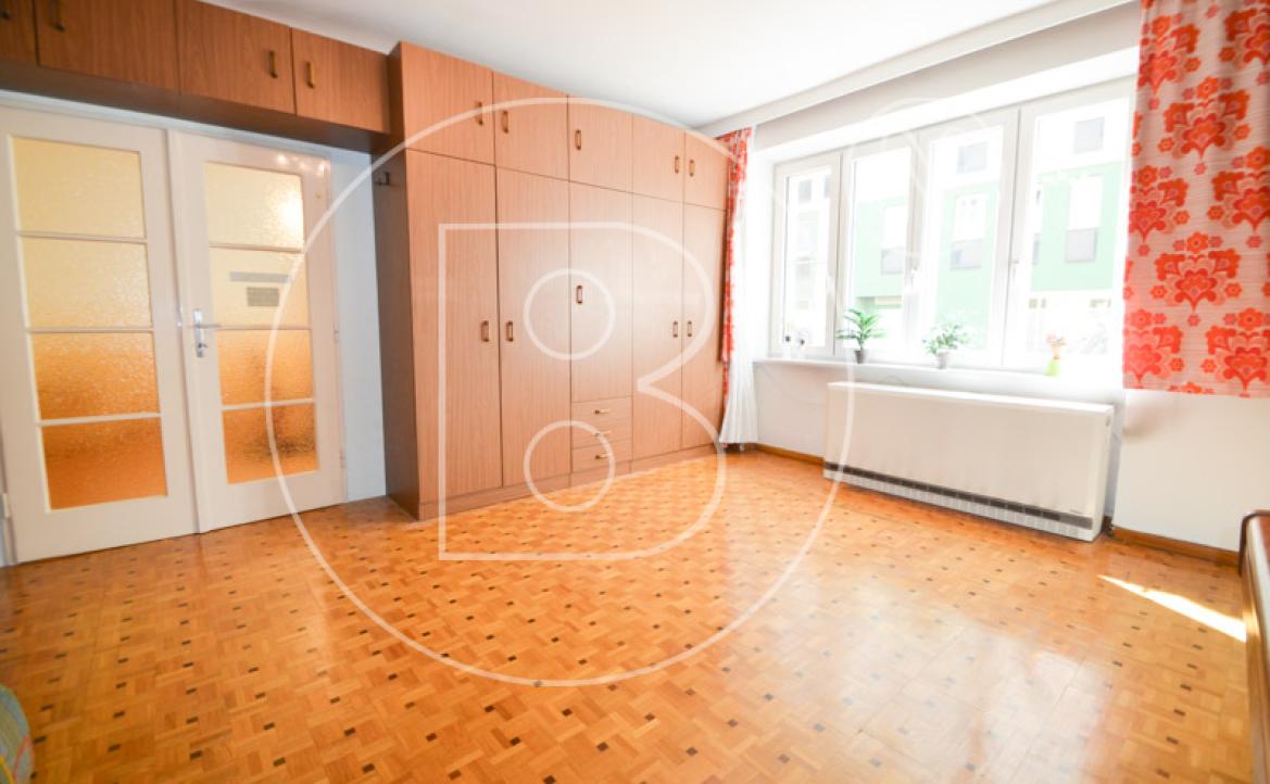 <p>Renovierungsbedürftige 3-Zimmer-Erdgeschossswohnung in guter Lage!</p> - 12