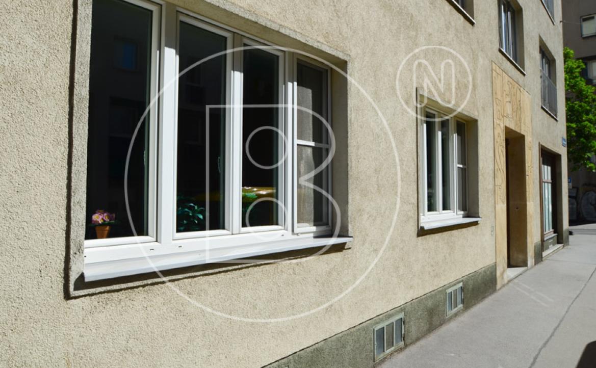 <p>Renovierungsbedürftige 3-Zimmer-Erdgeschossswohnung in guter Lage!</p> - 3