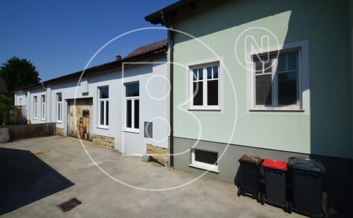 <p>Modernes Einfamilienhaus mit großzügiger Lagerhalle/Werkstatt in zentraler Lage!</p> - 4