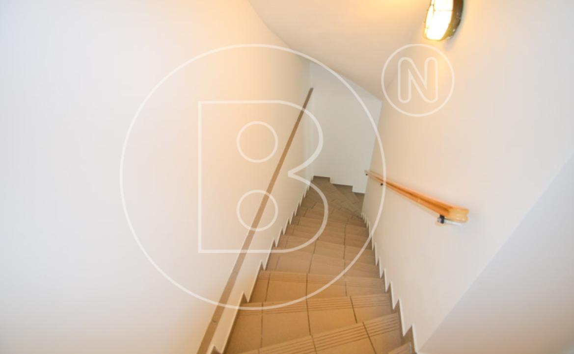 <p>Modernes Einfamilienhaus mit großzügiger Lagerhalle/Werkstatt in zentraler Lage!</p> - 30