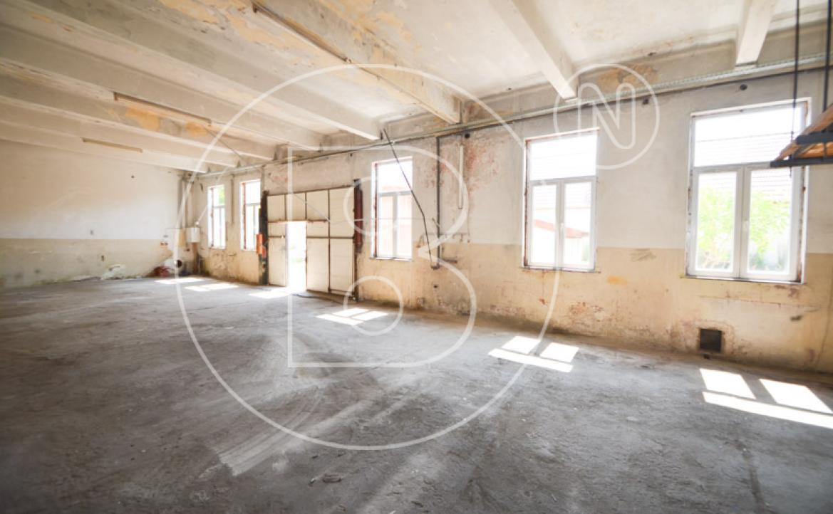 <p>Modernes Einfamilienhaus mit großzügiger Lagerhalle/Werkstatt in zentraler Lage!</p> - 37