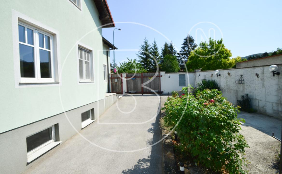 <p>Modernes Einfamilienhaus mit großzügiger Lagerhalle/Werkstatt in zentraler Lage!</p> - 13