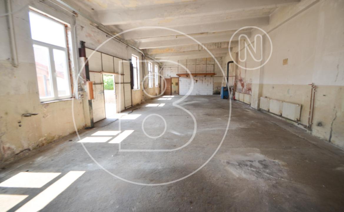 <p>Modernes Einfamilienhaus mit großzügiger Lagerhalle/Werkstatt in zentraler Lage!</p> - 38