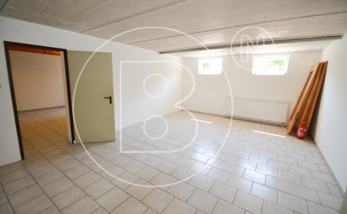 <p>Modernes Einfamilienhaus mit großzügiger Lagerhalle/Werkstatt in zentraler Lage!</p> - 31