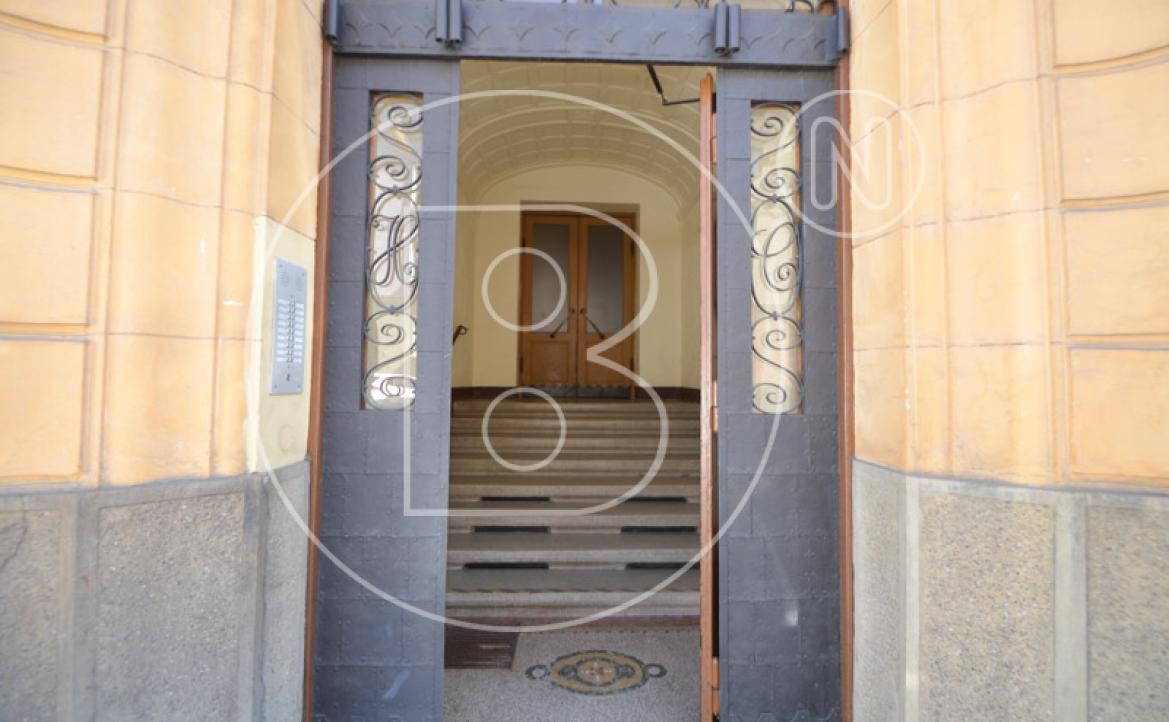 <p>Prächtiges Eckzinshaus in phantastischer Lage mit viel Entwicklungspotential!</p> - 9