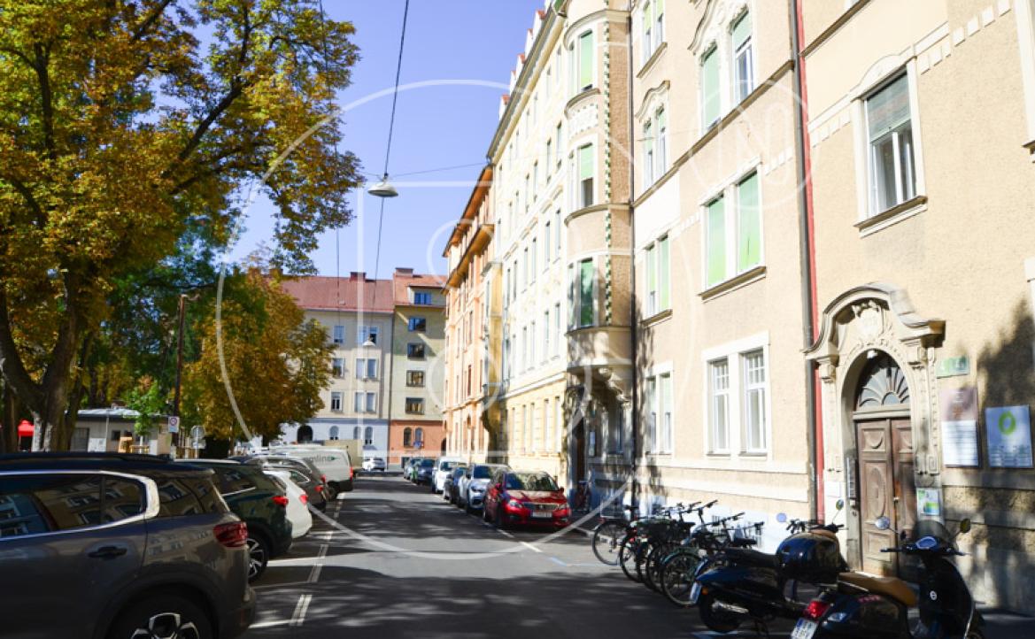 <p>Prächtiges Eckzinshaus in phantastischer Lage mit viel Entwicklungspotential!</p> - 38