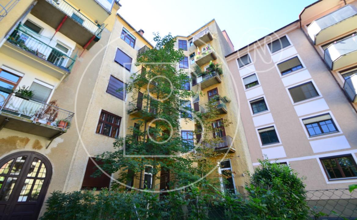 <p>Prächtiges Eckzinshaus in phantastischer Lage mit viel Entwicklungspotential!</p> - 6