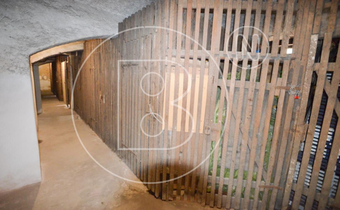 <p>Prächtiges Eckzinshaus in phantastischer Lage mit viel Entwicklungspotential!</p> - 36