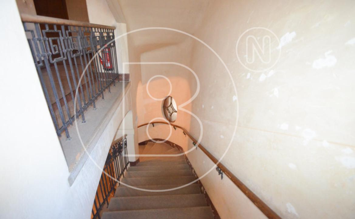 <p>Prächtiges Eckzinshaus in phantastischer Lage mit viel Entwicklungspotential!</p> - 11