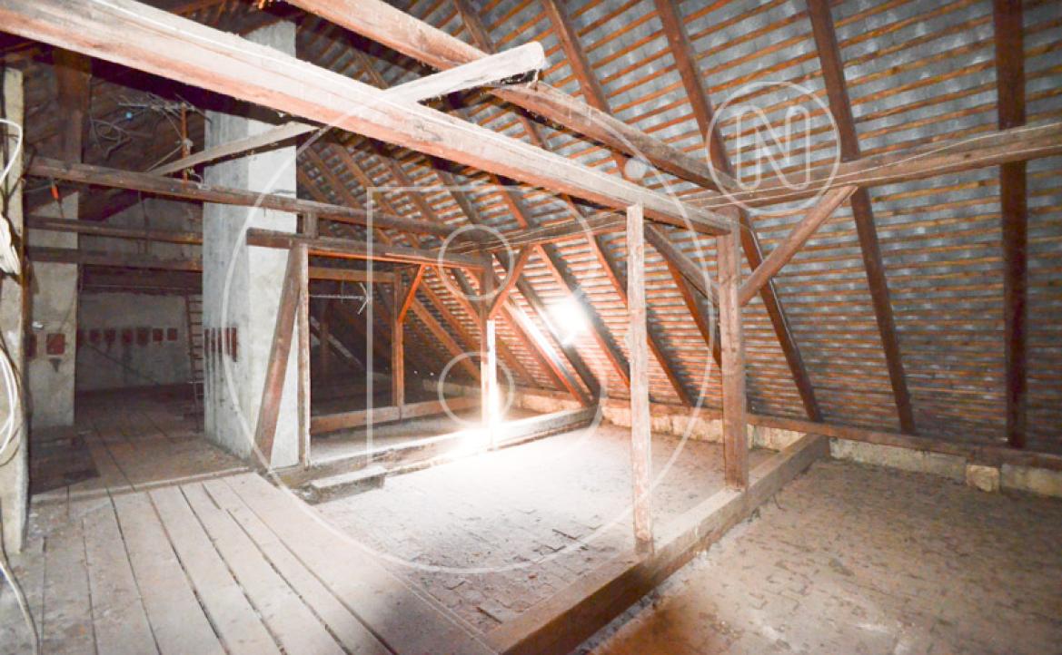 <p>Prächtiges Eckzinshaus in phantastischer Lage mit viel Entwicklungspotential!</p> - 29