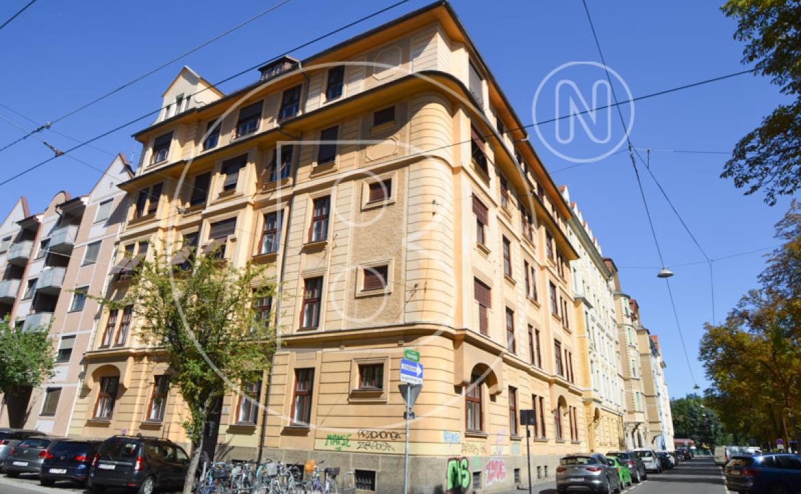 <p>Prächtiges Eckzinshaus in phantastischer Lage mit viel Entwicklungspotential!</p> - 2