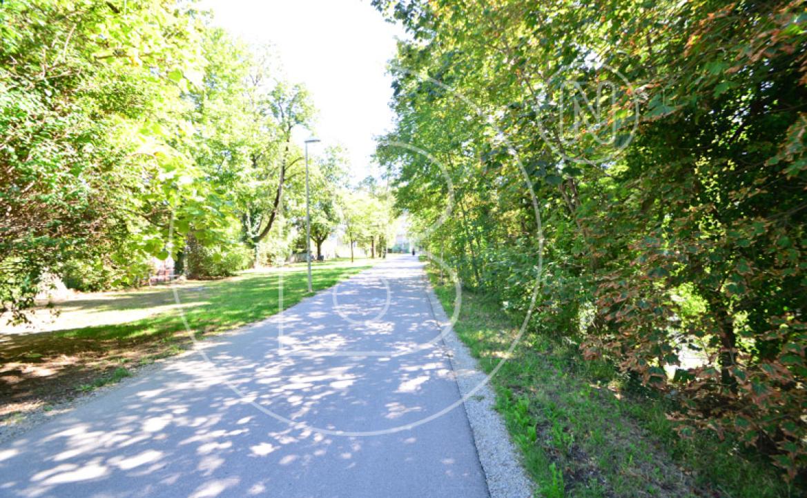 <p>Prächtiges Eckzinshaus in phantastischer Lage mit viel Entwicklungspotential!</p> - 42