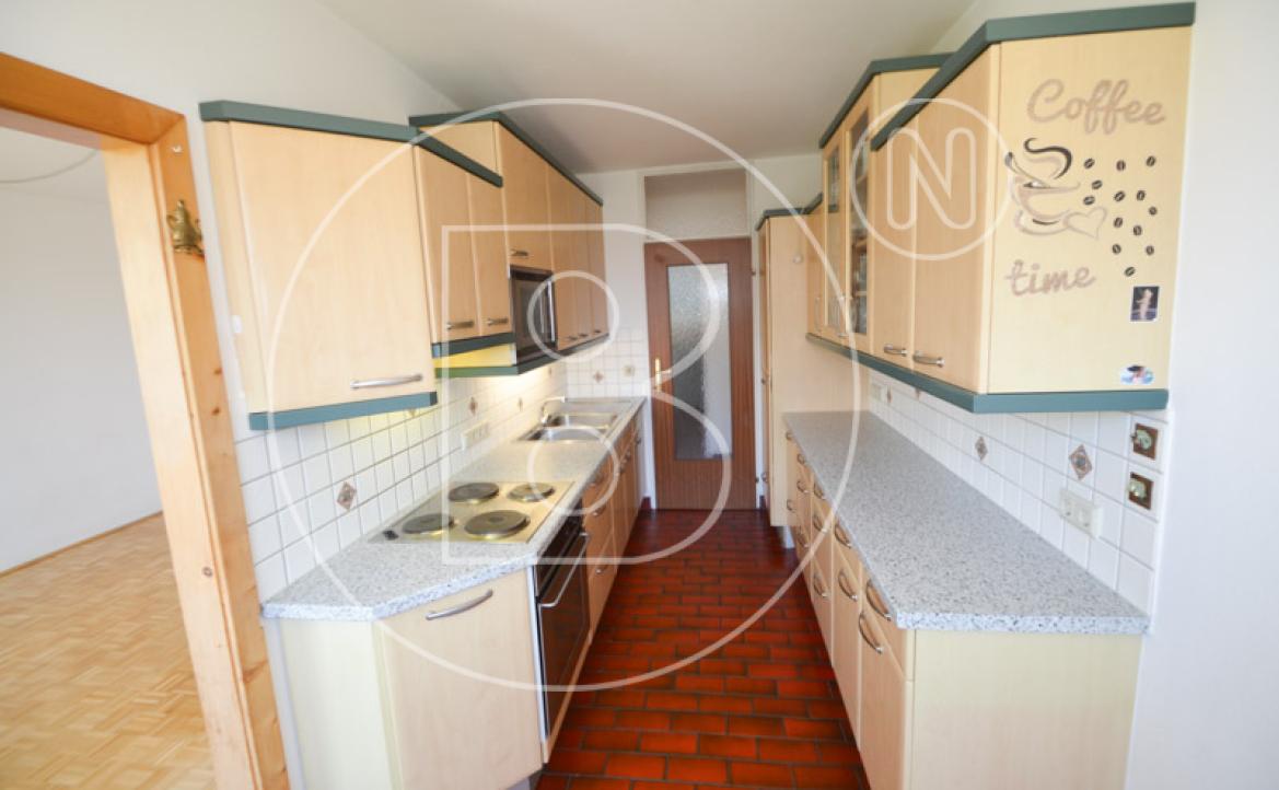 <p>3-Zimmer-Loggia-Wohnung mit Garagenplatz in zentraler Grünruhelage!</p> - 12