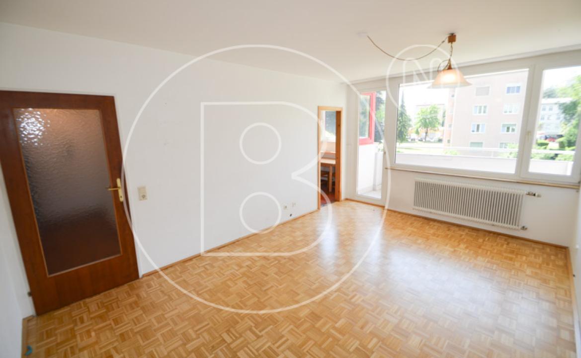 <p>3-Zimmer-Loggia-Wohnung mit Garagenplatz in zentraler Grünruhelage!</p> - 10