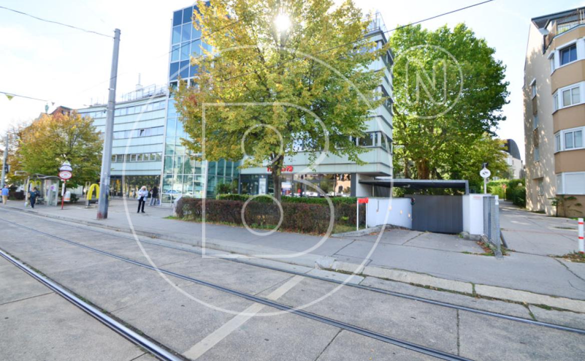 <p>140 m² Büro/Ordination inklusive 3 Garagenplätze in Döblinger Bestlage!</p> - 37