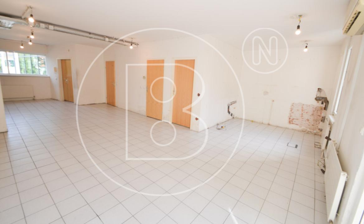 <p>140 m² Büro/Ordination inklusive 3 Garagenplätze in Döblinger Bestlage!</p> - 19