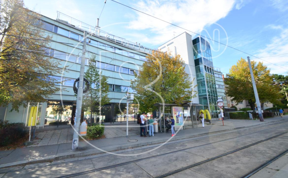 <p>140 m² Büro/Ordination inklusive 3 Garagenplätze in Döblinger Bestlage!</p> - 2