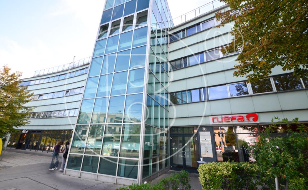 <p>2-Zimmer-Balkon-Wohnung mit Garage in zentraler Döblinger Lage!</p> - 3