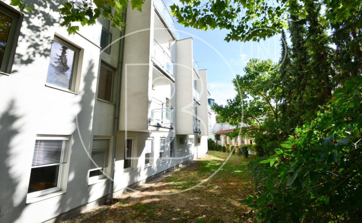 <p>2-Zimmer-Balkon-Wohnung mit Garage in zentraler Döblinger Lage!</p> - 2