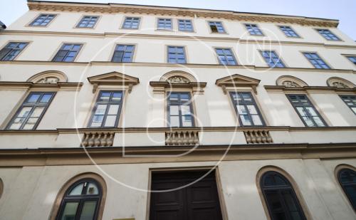 Renovierte Loggia-Altbauwohnung in Bestlage - Erstbezug!