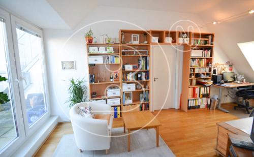 Perfekte 2-Zimmer-DG-Wohnung mit Terrasse &amp; Garagenoption!