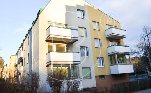 Renovierungsbedürftige 2-Zimmer-Balkonwohnung in Toplage!
